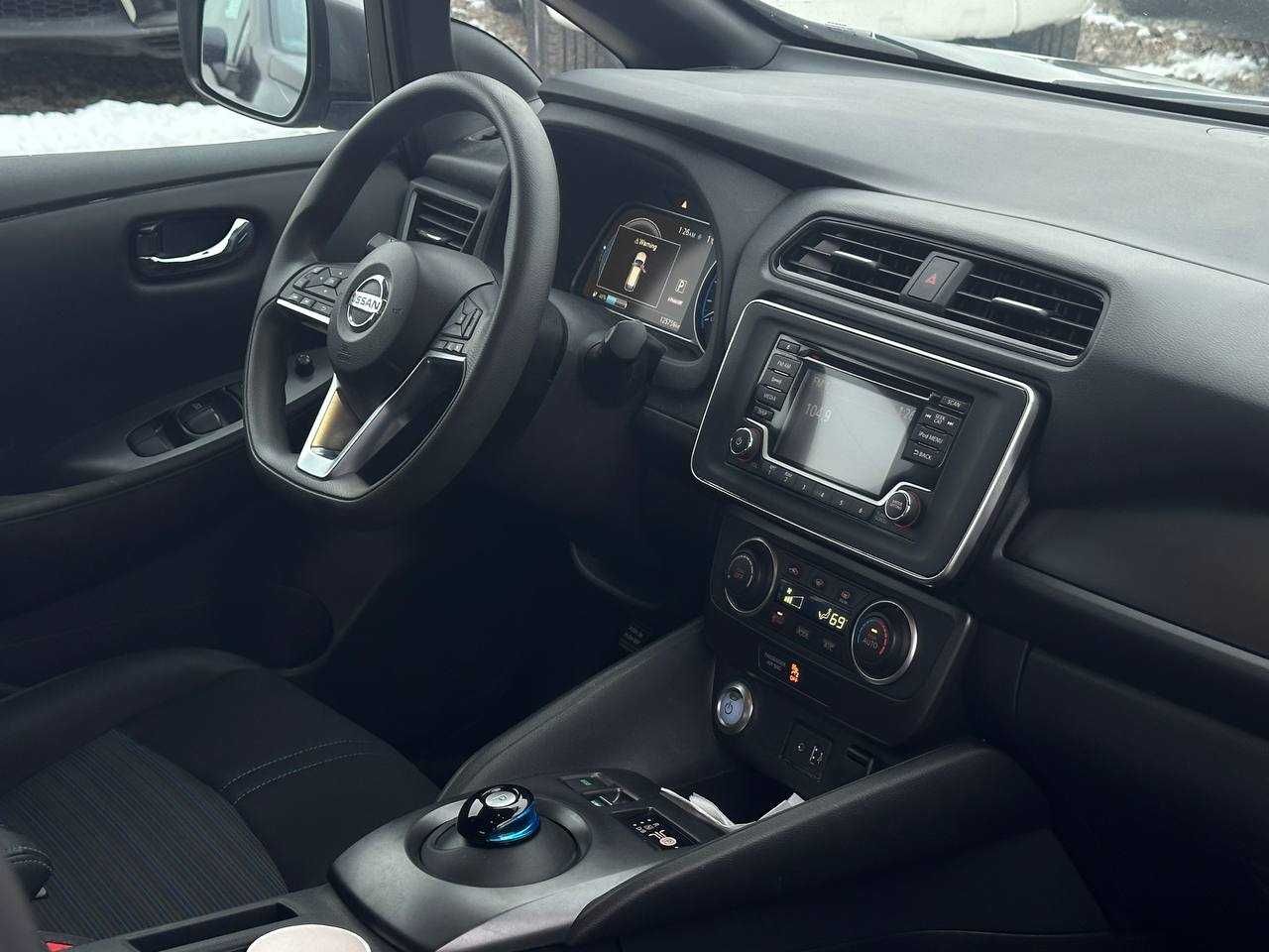 Авто Nissan Leaf 2018