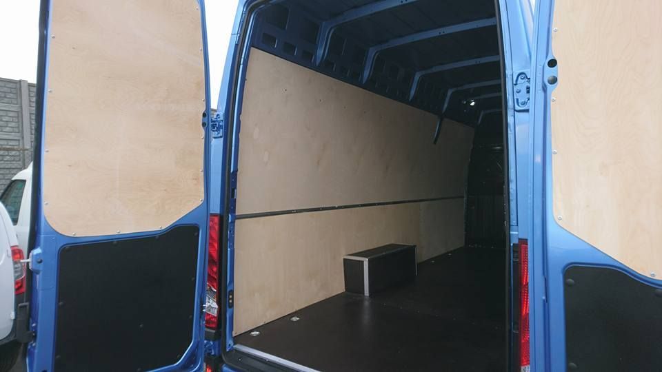 Iveco Daily L4H3 wyłożenie obszaru ładunkowego
