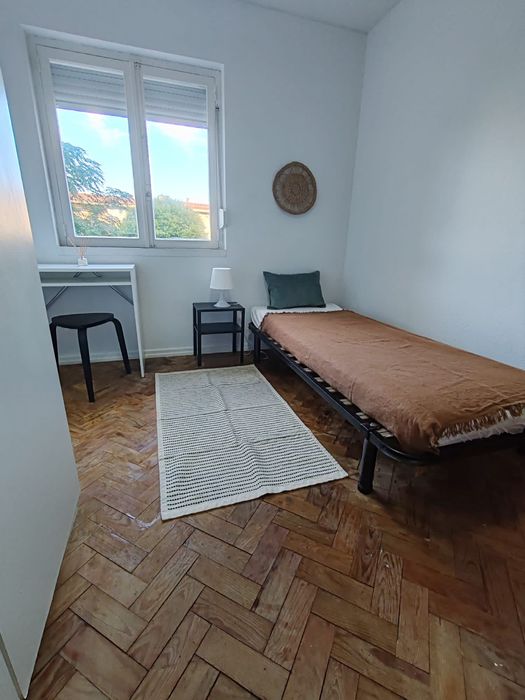 Quarto individual s/caução Olivais