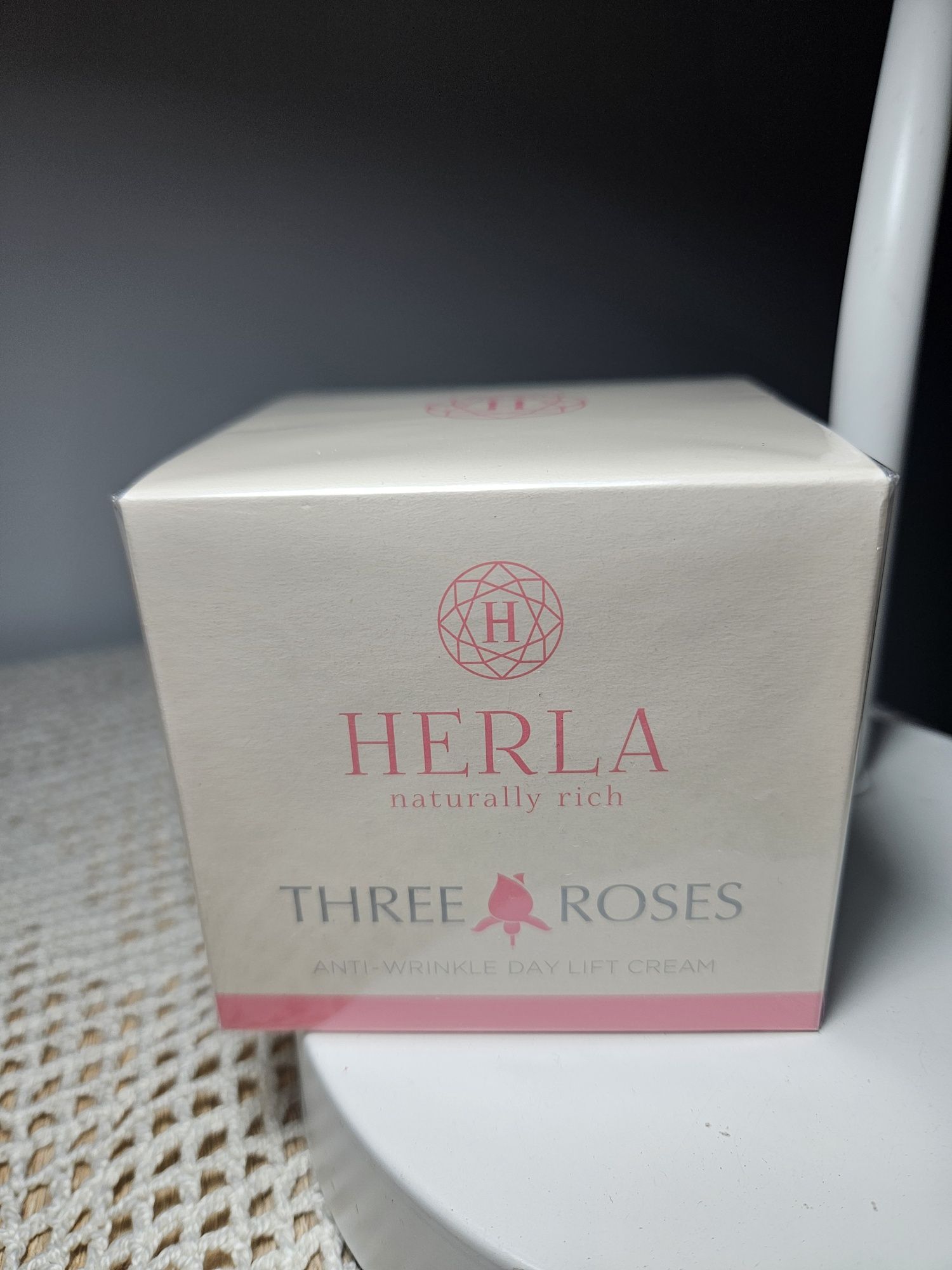 Krem do twarzy przeciwzmarszczkowy Herla three Roses 50 ml