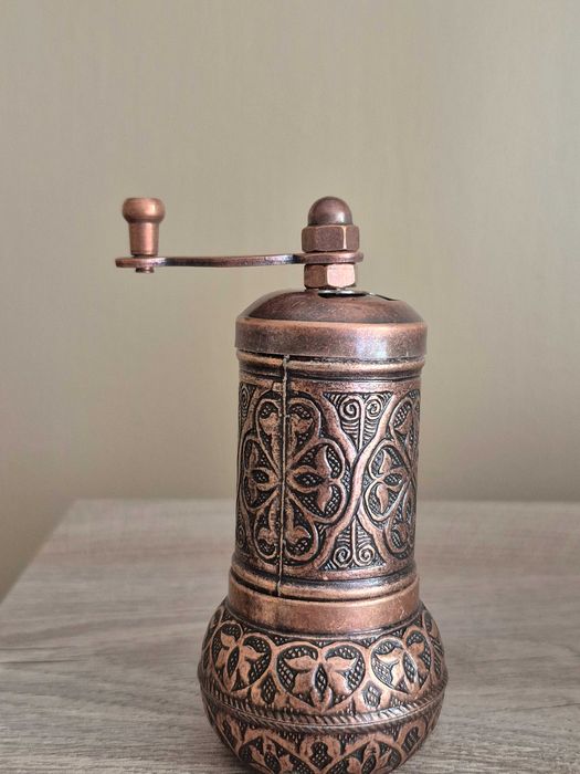 Oryginalny turecki młynek do pieprzu