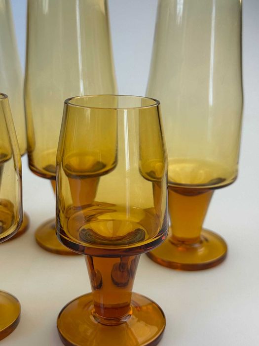 Kieliszki miodowe Sadowski betoniarki szkło kolorowe PRL 8 szt