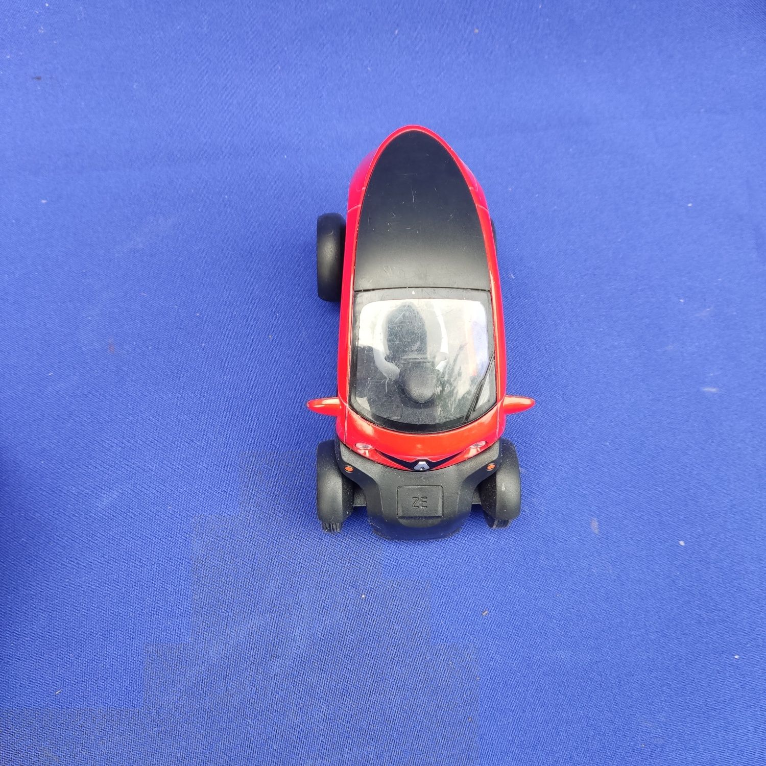 Детская игрушка машинка авто моделька модель 1/18 Ranaul Twizy kt5111