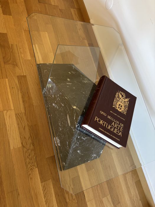 Mesa de centro moderna em mármore e vidro - Oportunidade