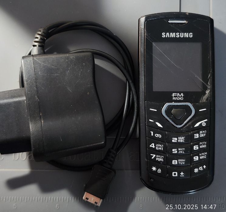Кнопковий Samsung E1175T