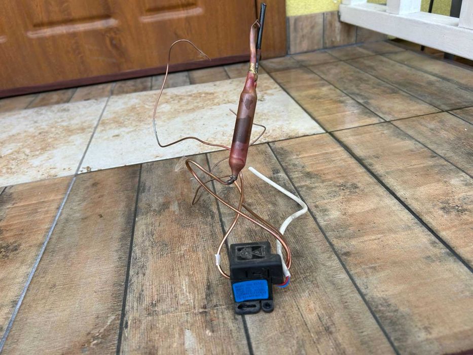 Клапан фреона для холодильника Indesit Ariston С00143140(с фильтром)