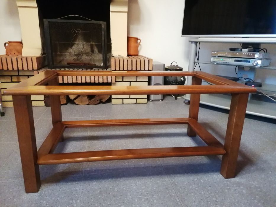 Mesa de centro em mogno sem vidros