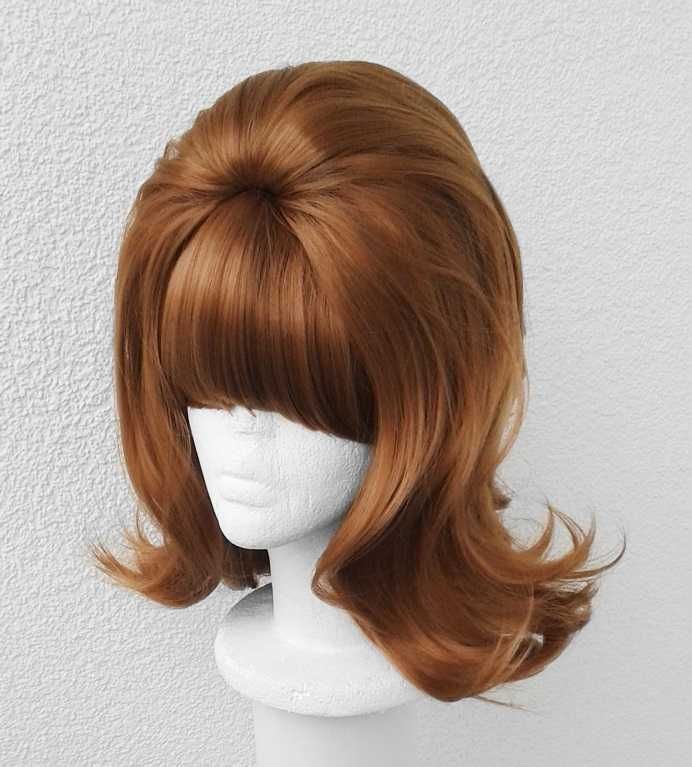 Brązowa ruda peruka fryzura lata 60 70 te natapirowana Peggy Bundy wig