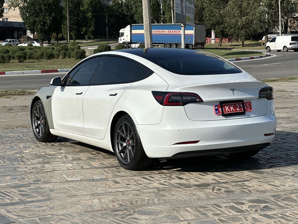Tesla Model3 2021 года