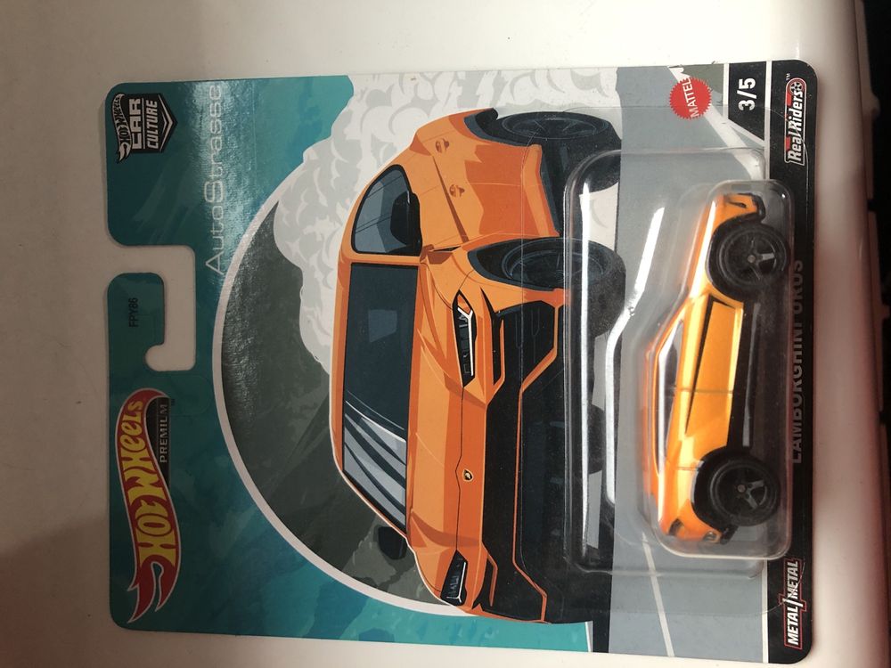 Hot wheels premium lamborghini urus