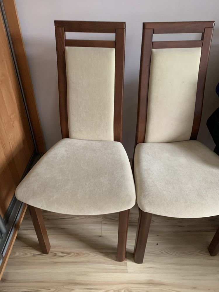 Stół z krzesłami marki Klose