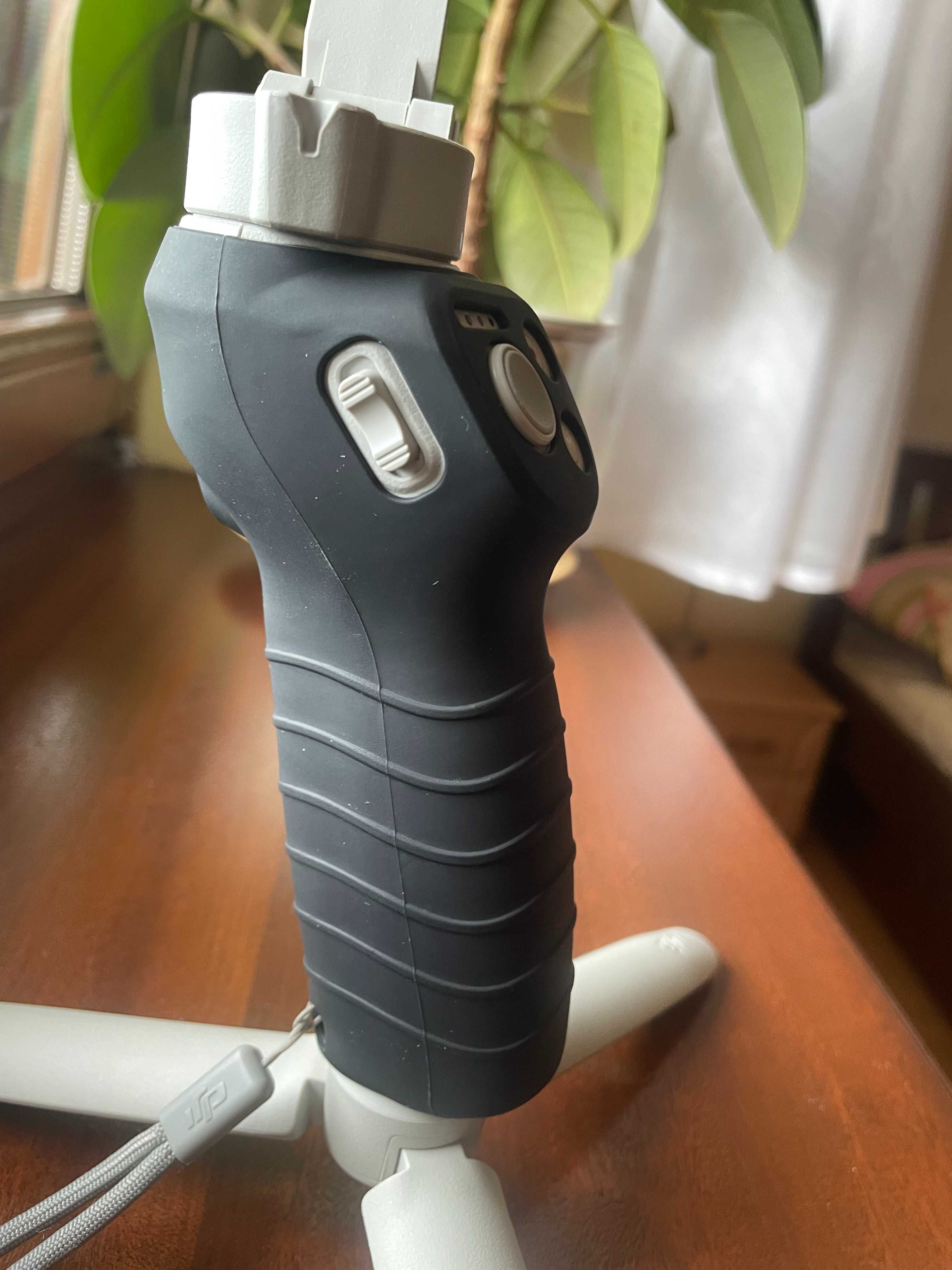 Gimbal do smartfona DJI Osmo Mobile 4 (OM 4) + dodatkowe akcesoria