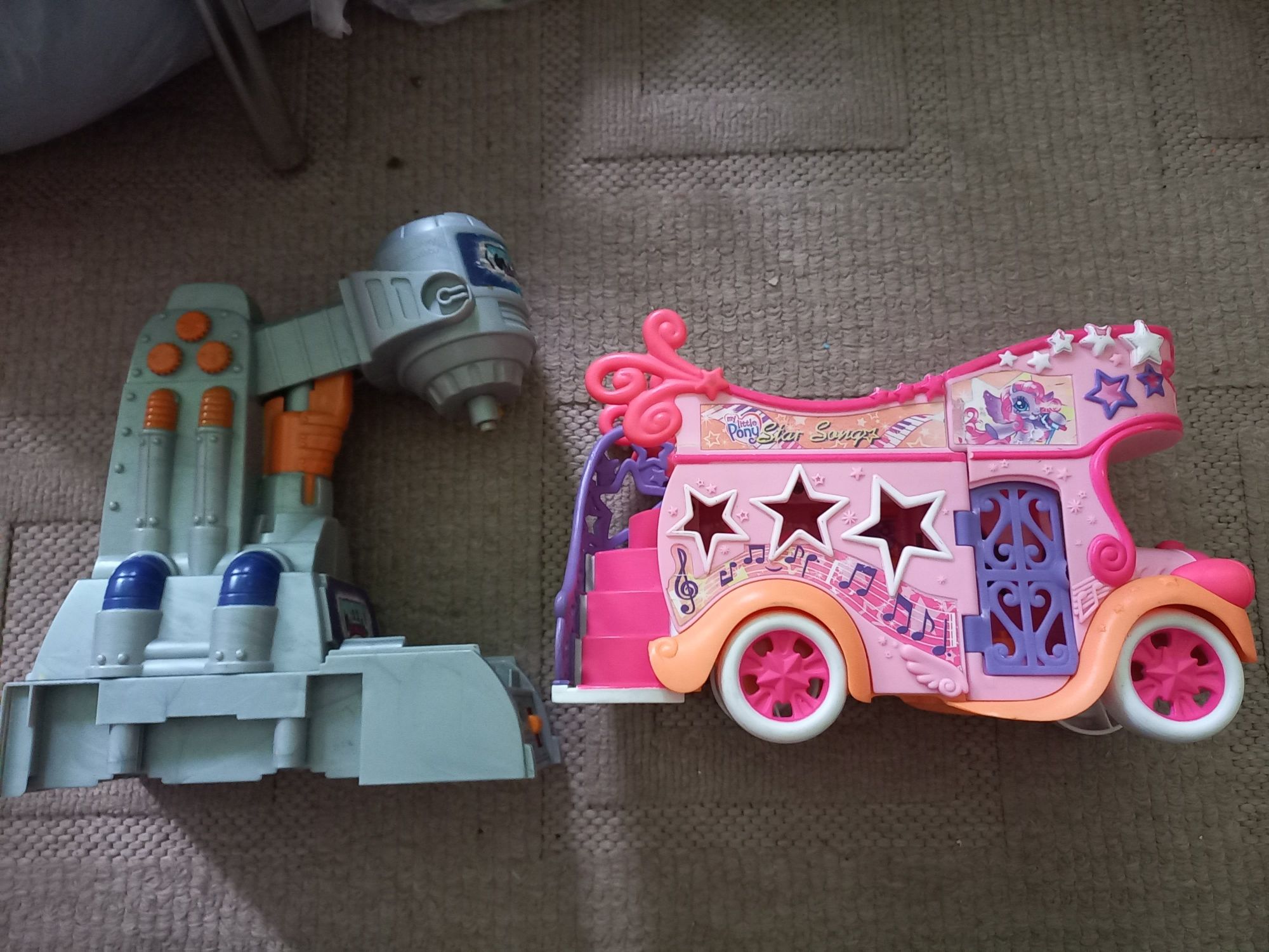 Машинка поні Hasbro і дитячий мікроскоп
