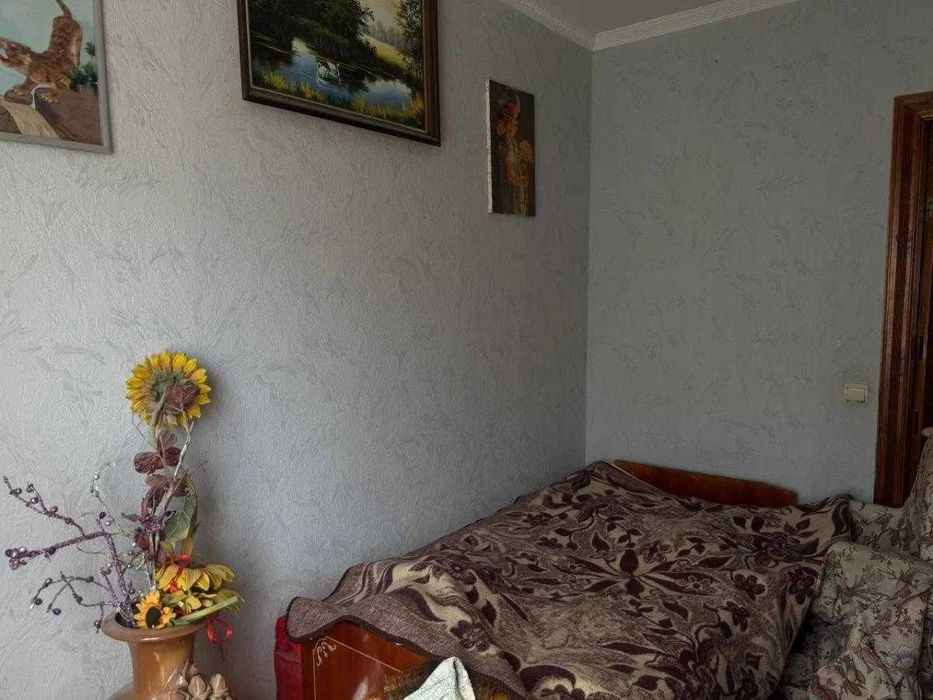 Продаж чотирьокімнатної квартири по вулиці Червоної Калини