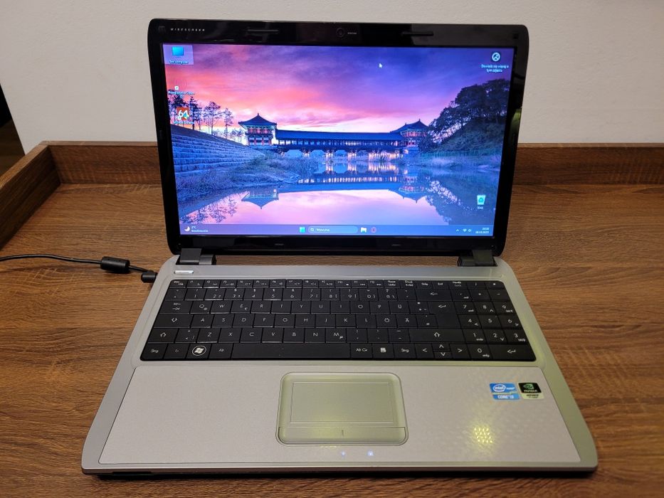 Laptop i3_2x2.4GHz/ 15.6"/ GForce GT540M/ 8GBRAM/ SSD 120GB