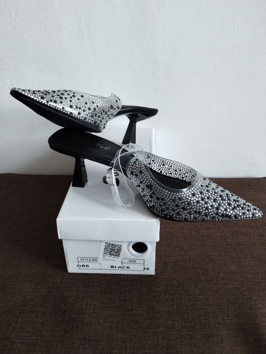 NOWE Czarne szpilki z dżetami R - 38