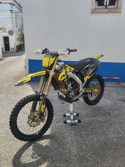 Suzuki Rmz 250 de injecção. 
Ano 2011
Tem 3 mapas 
Nada a apontar a mo