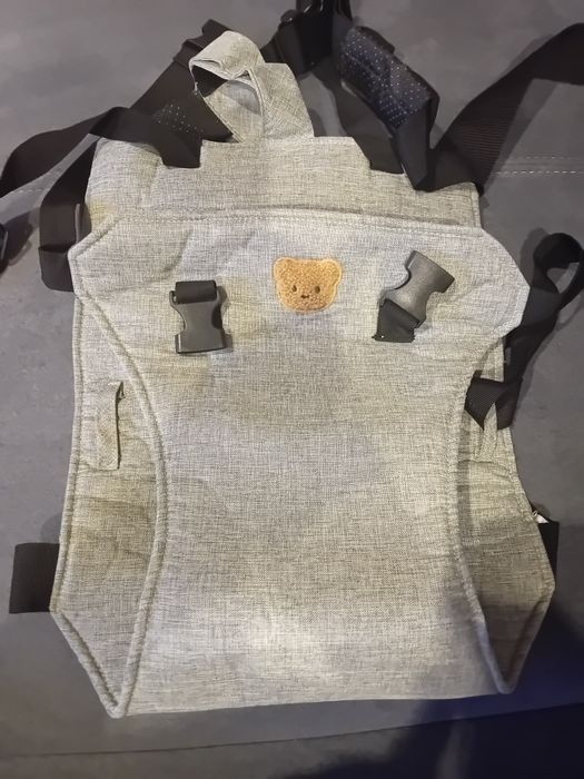 Przypięcie do krzesła dla dziecka podczas karmienia