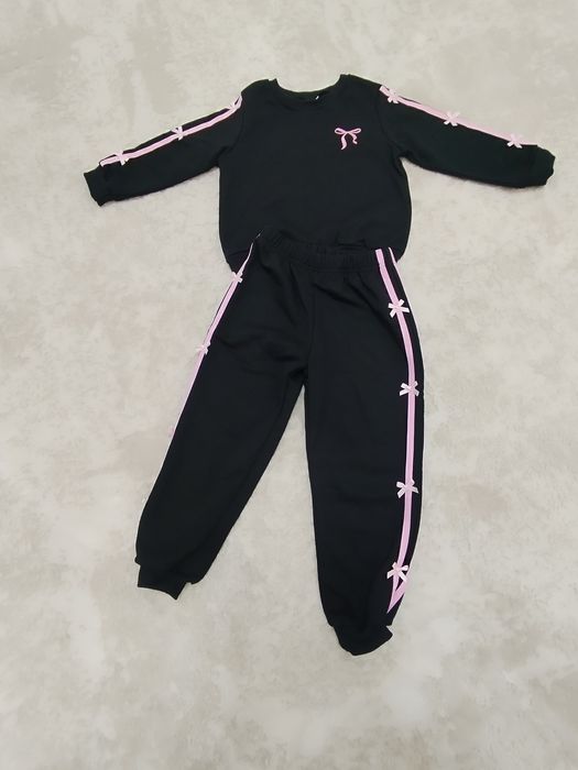 новий костюм для дівчинки на 4-5 р.