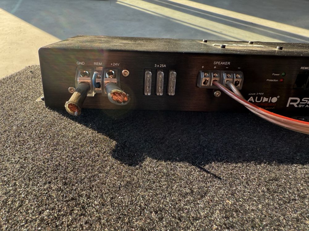Subwoofer i wzmacniacz Audio system 24V