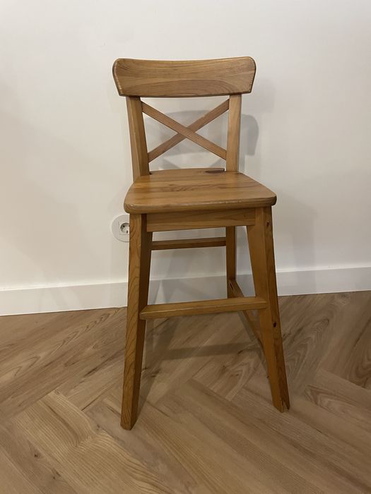 Banco alto de criança para refeições