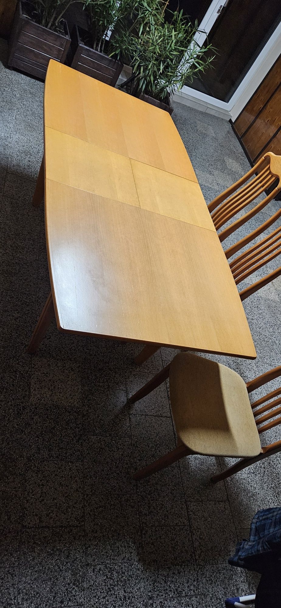 Stół rozkładany z 6 krzesłami