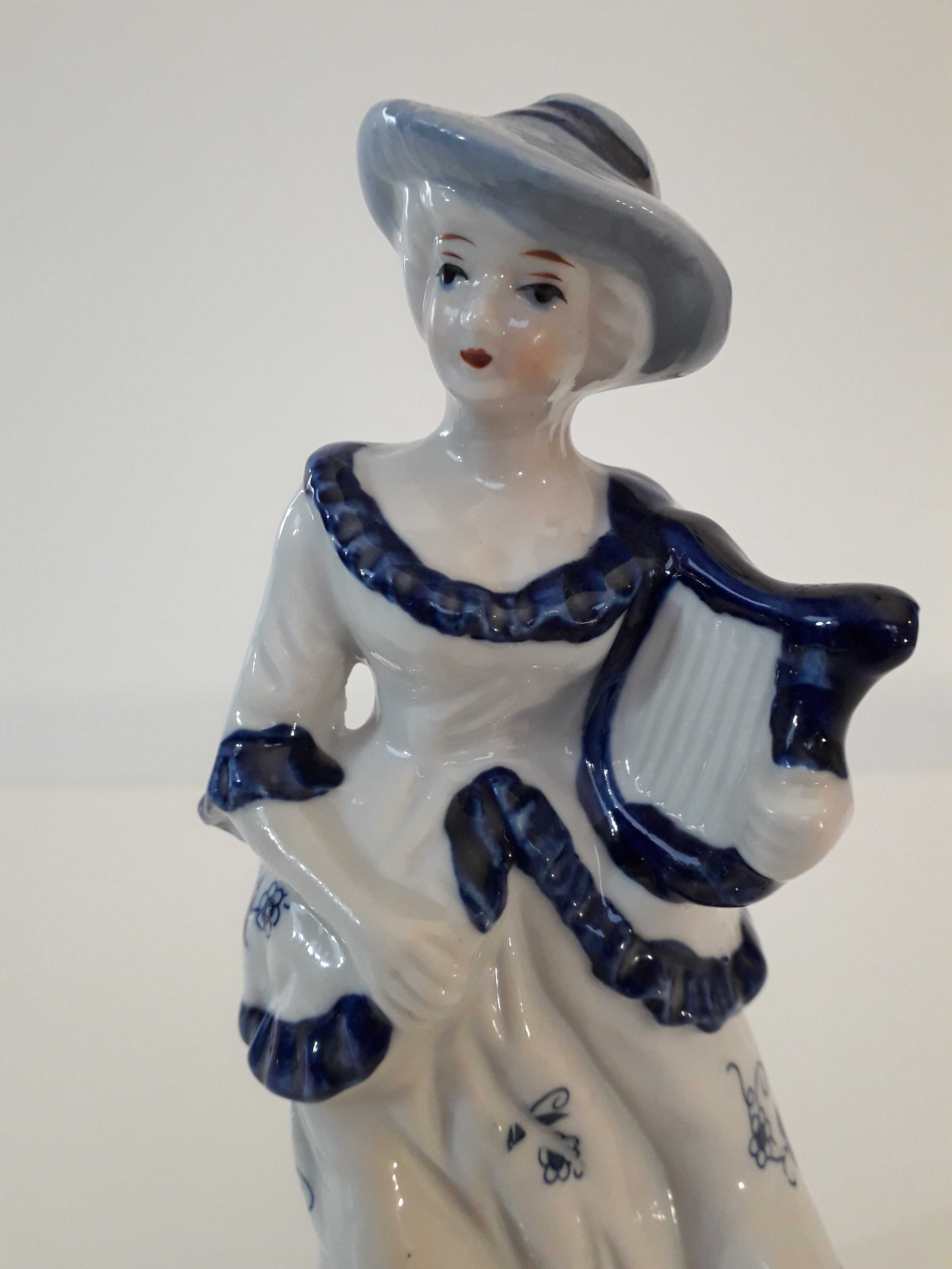 Figurka z porcelany Dama z lirą L 270