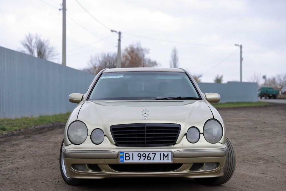 Мерседес 210  2002р' в