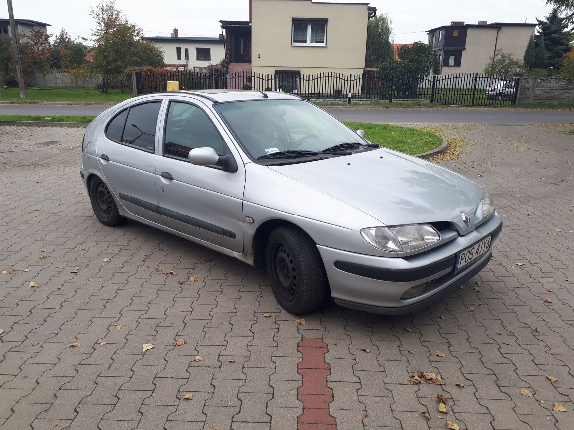 Renault Megane I  na Częśći 1,6 benzyna 75KM hatchback  KOLOR MV640.