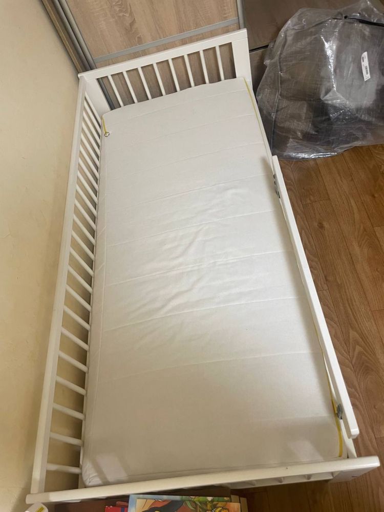 Продам детскую кровать IKEA с ограничителем