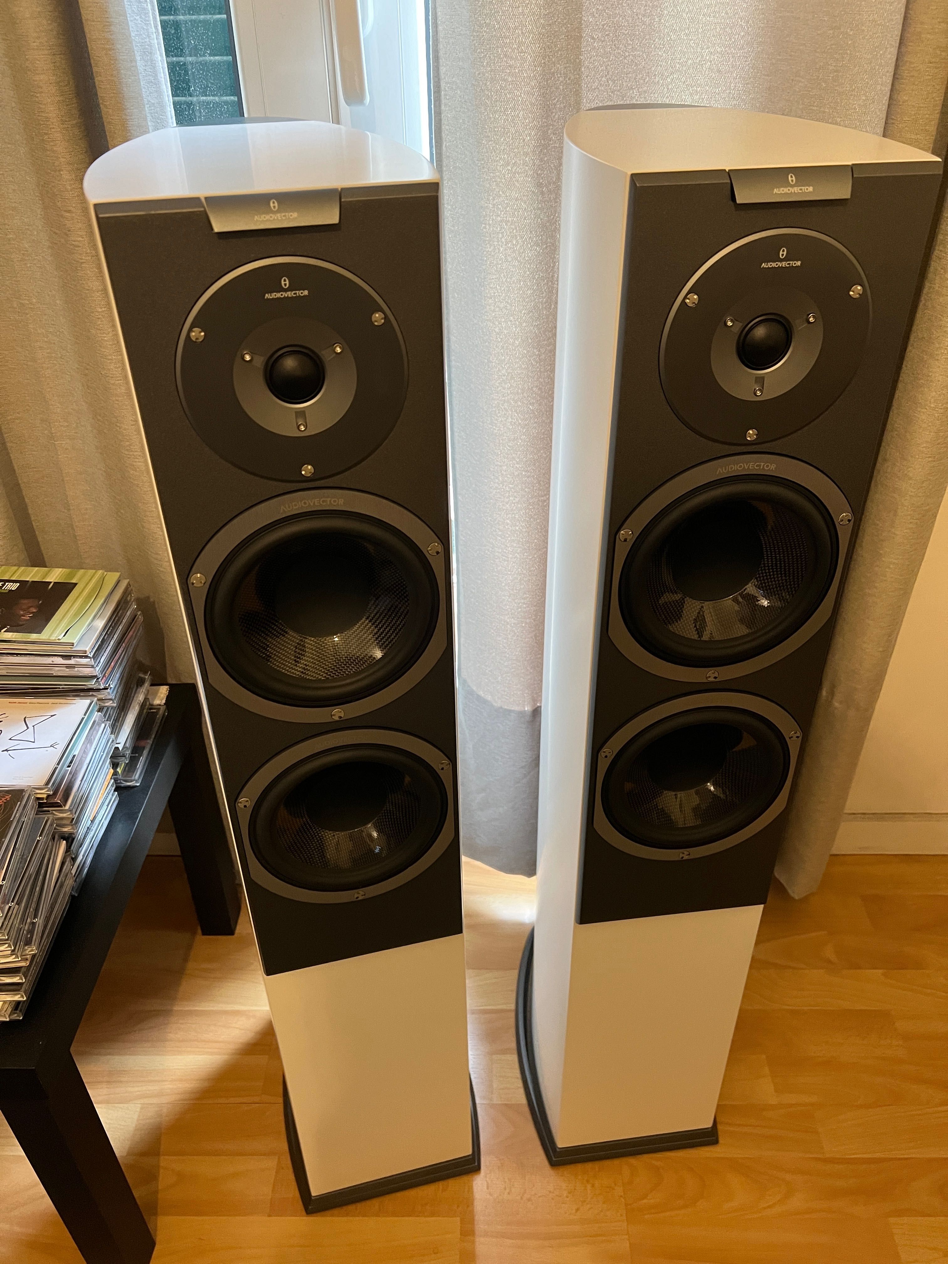 Audiovector R3 Signature White