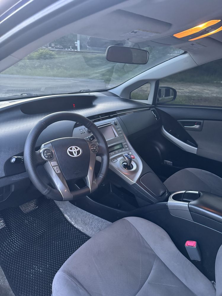 Продам toyota prius 30