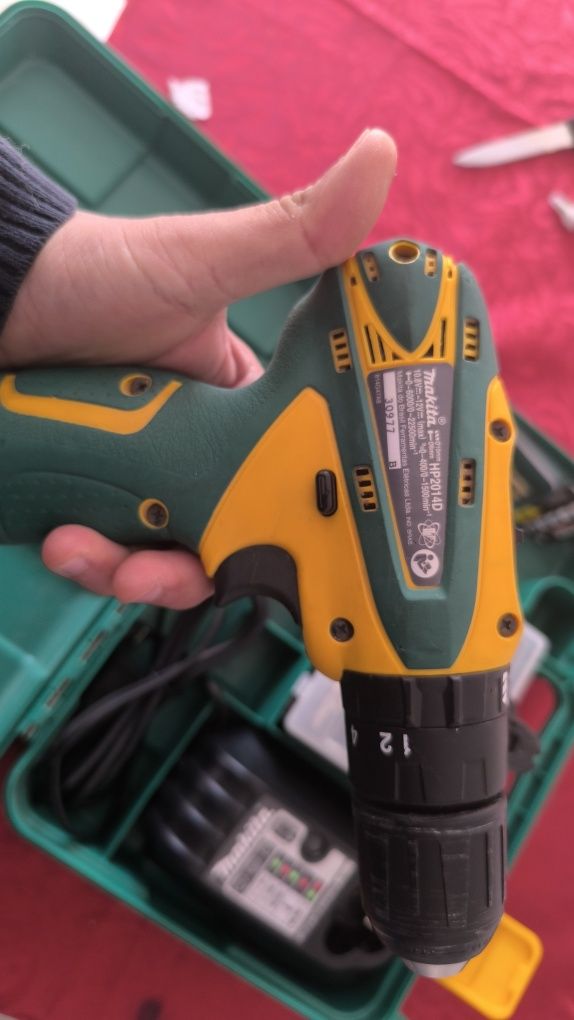 Makita aparafusadora com função martelo