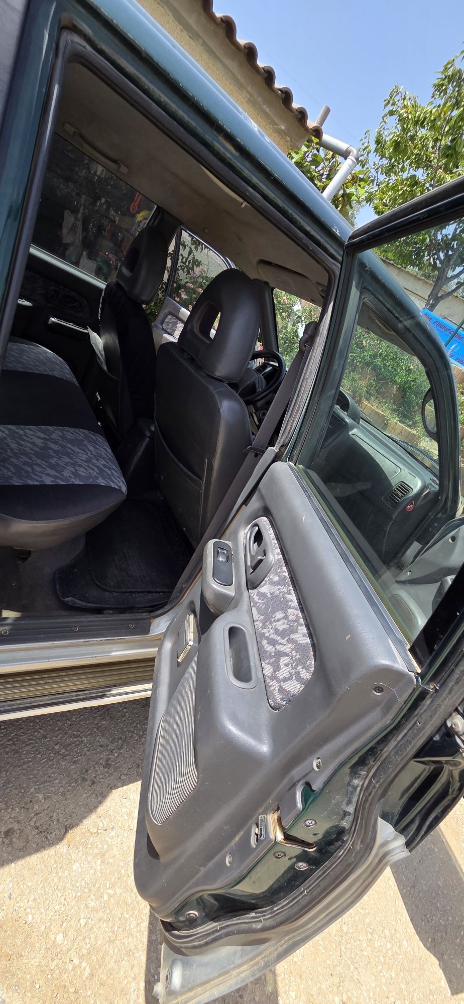 Mitsubishi strakar