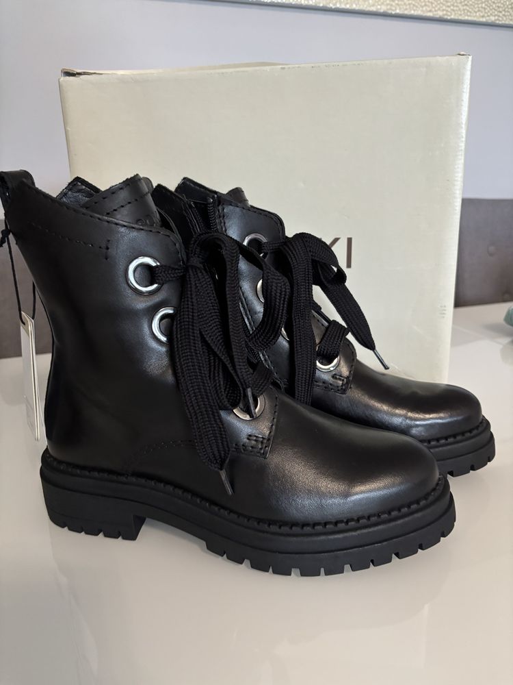Czarne skórzane buty