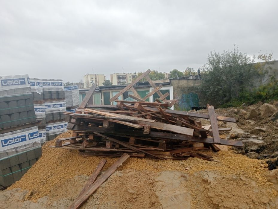 Oddam resztki drewna