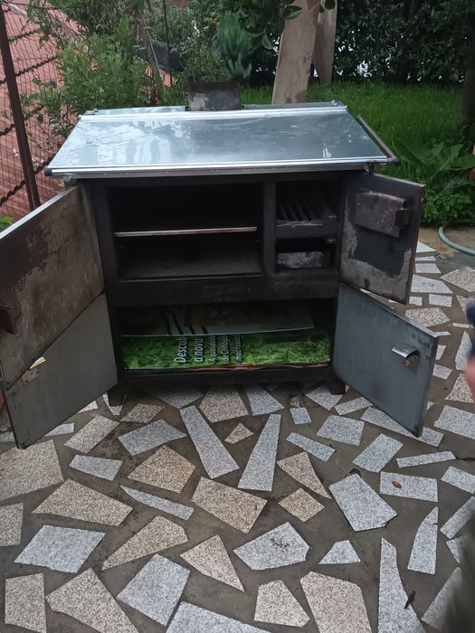 Fogão a lenha usado