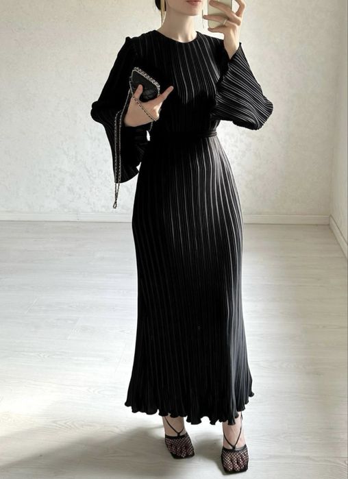 Жіноча плісирована сукня міді