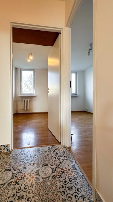 Mieszkanie w bloku: 3 pokoje, balkon, w pełni wyposażona kuchnia, 3p.