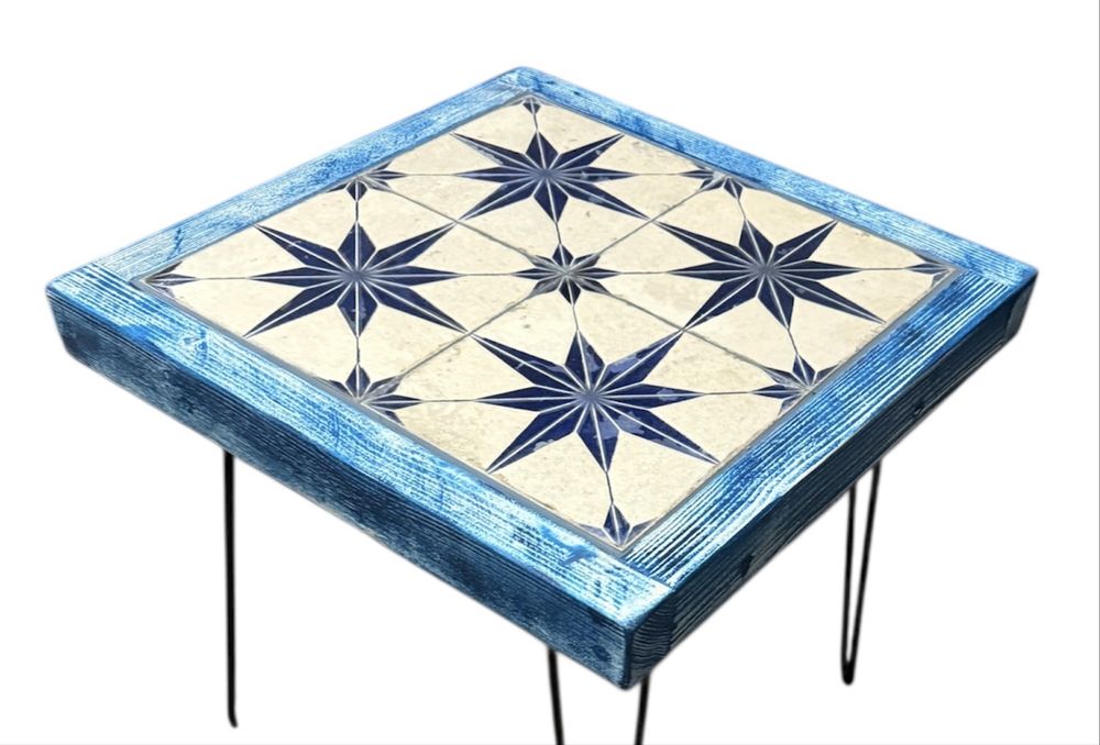 Stolik kawowy z drewna i płytek ceramicznych 48x48 z motywem gwiazdy