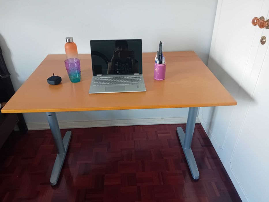 Secretária para Estudo/Trabalho ( 1,20 mt X 0,80 mt )