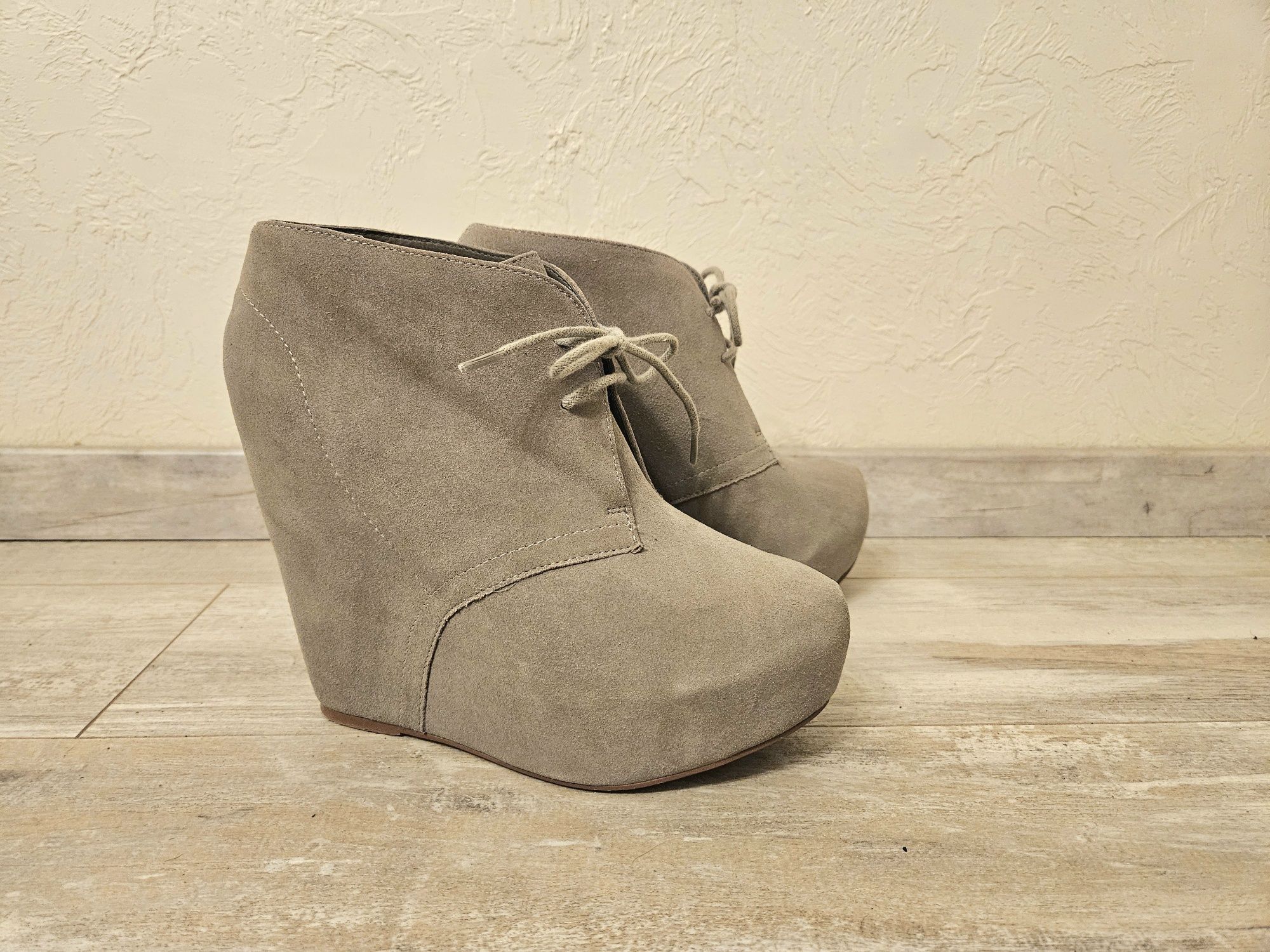 Ботинки замевые Steve Madden, размер 40