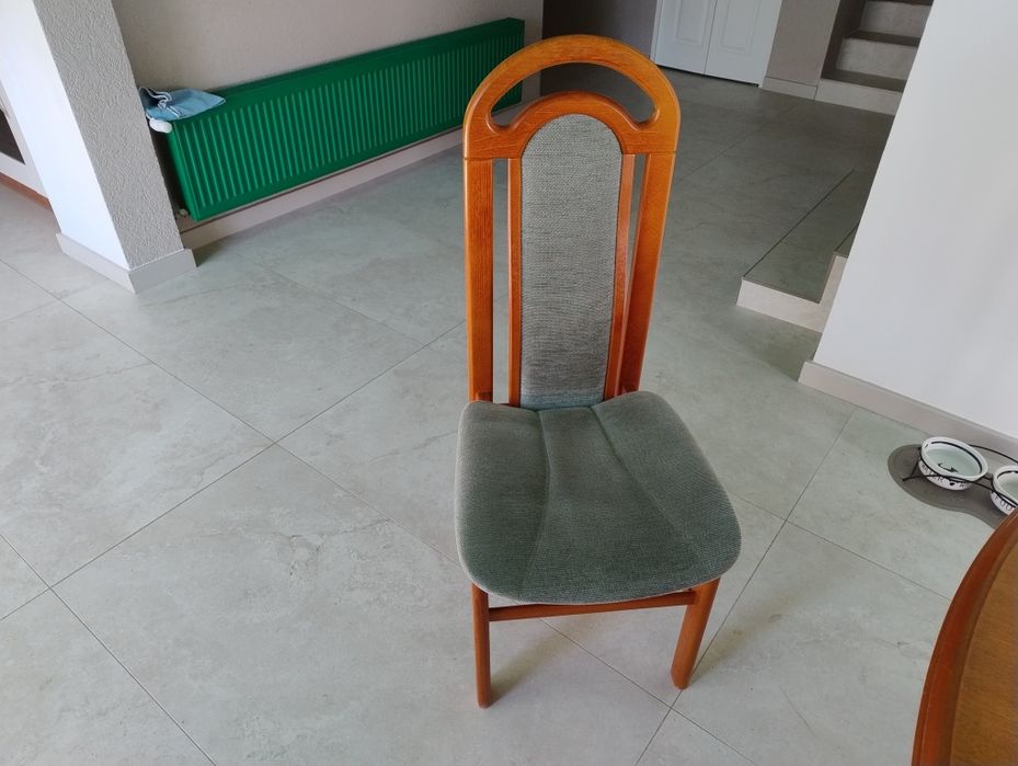 Stół z krzesłami do jadalni