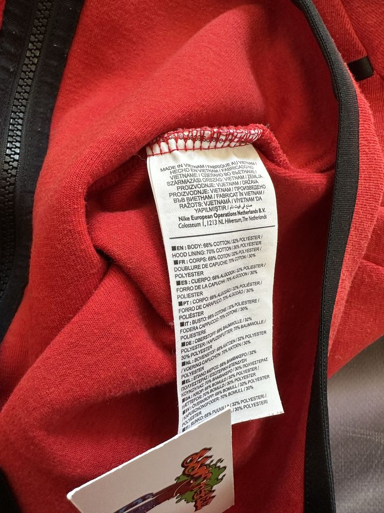 Nike tech fleece S Carhartt style