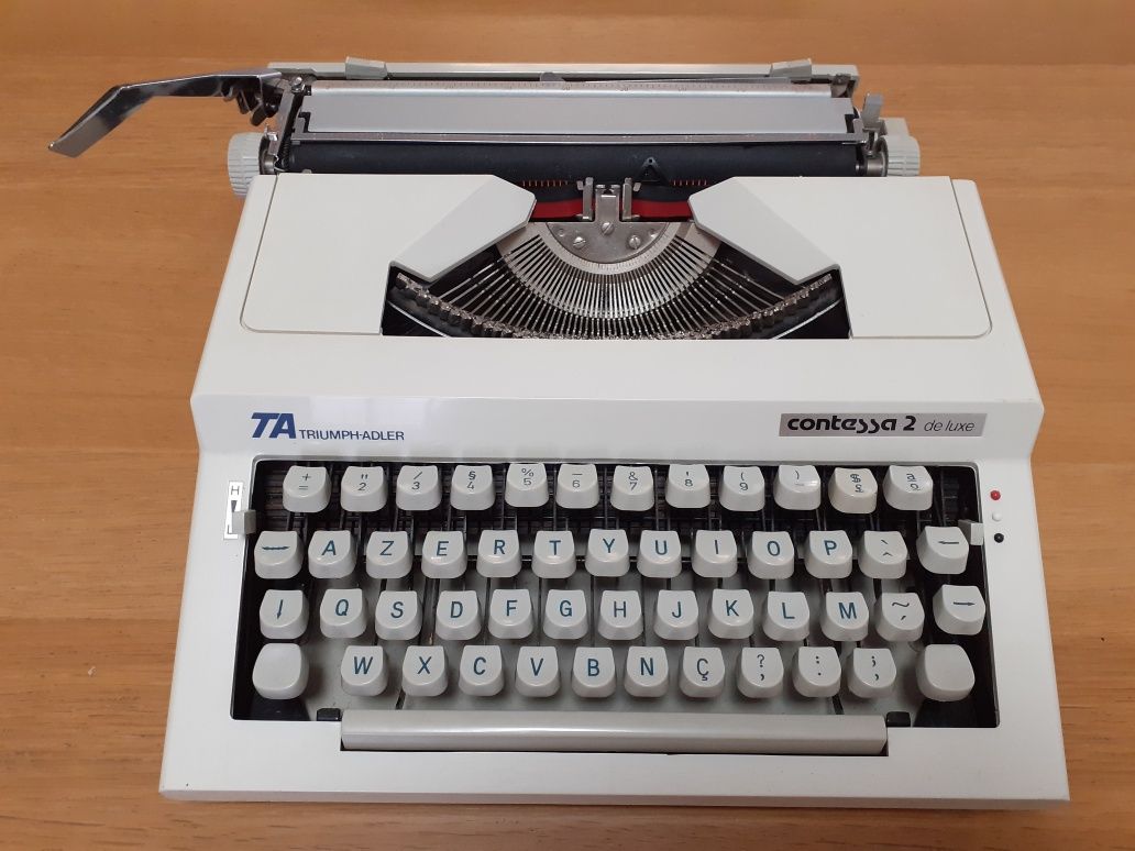 Máquina de escrever Contessa 2 Deluxe