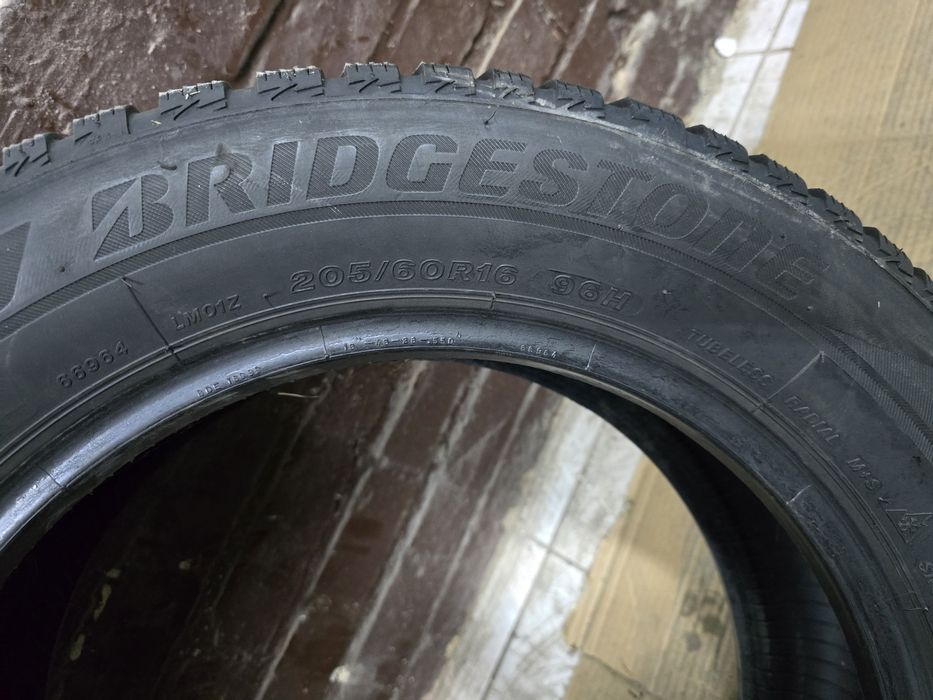 Para opon zimowych 205/60 R16 96H XL Bridgestone Blizzak LM 001 m+s