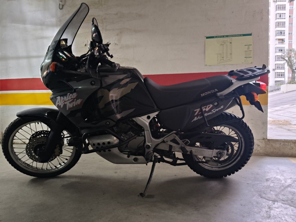 África Twin XRV750