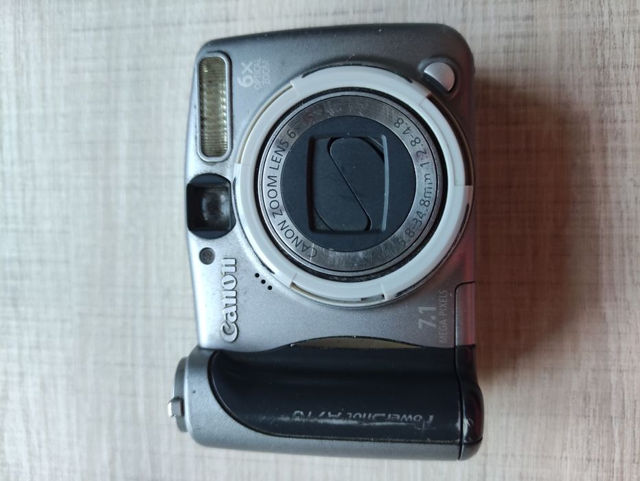 Цифровий фотоапарат Canon