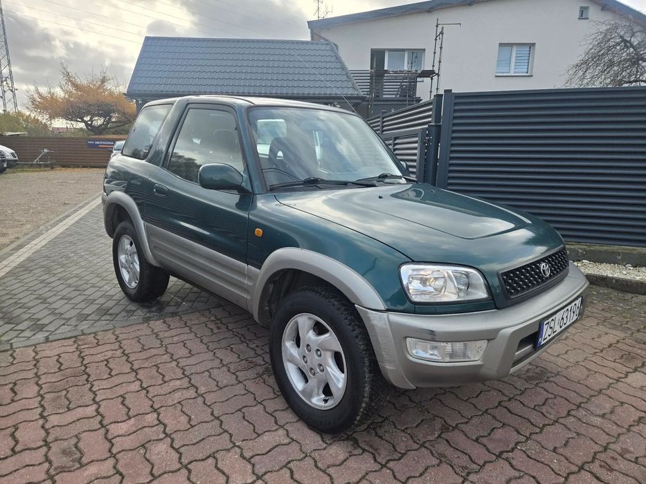 Toyota RAV4 Świeżo sprowadzony/ Cena za auto juz zarejestrowane w Polsce.