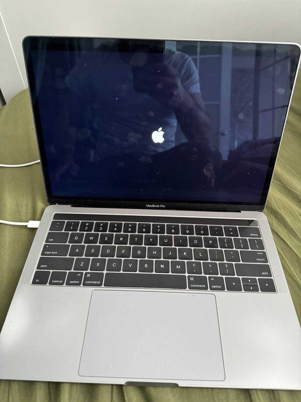 Б/У Ноутбук Apple MacBook Pro 13" 256GB Retina Silver, Late 2016